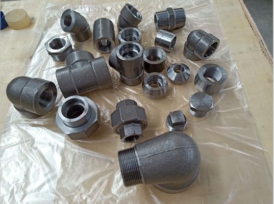 浸った熱い一致ASME B16.11 ASTM A105の肘の帽子のティー3000LBに電流を通した